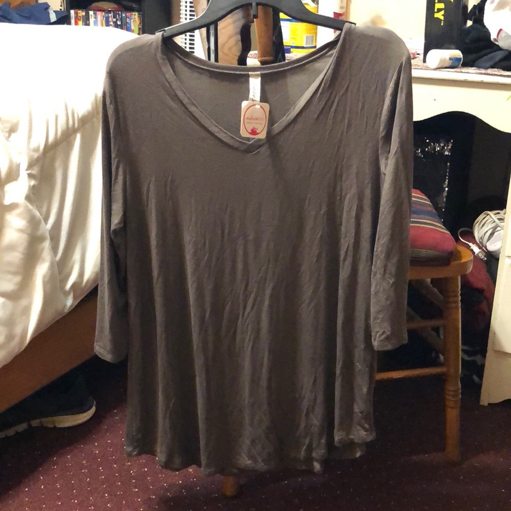 BRAND NEW quarter length t-shirt